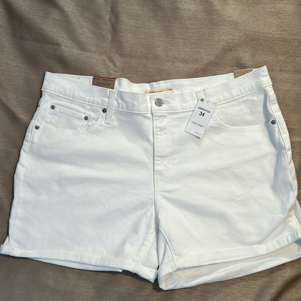 NWT Levi’s Mid Length Shorts